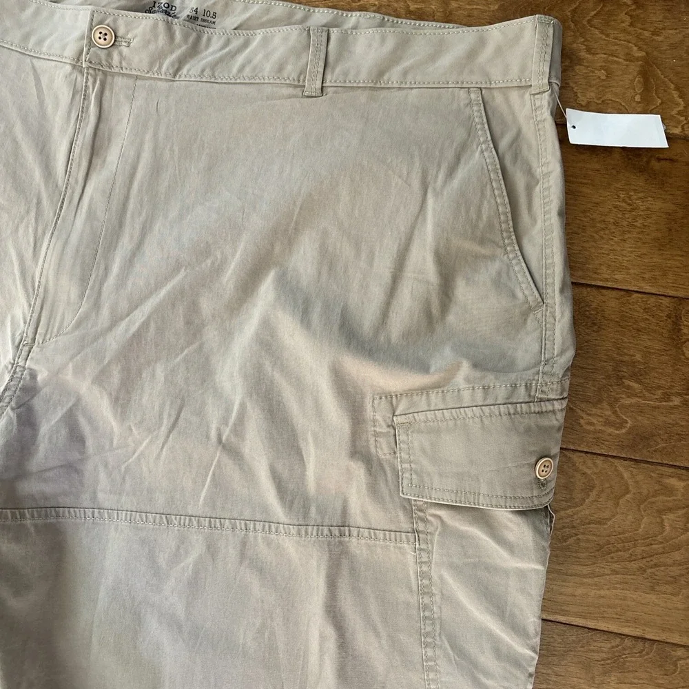 IZOD Saltwater Men Shorts Cargo Relaxed Classic Fit 52W Cedarwood Khaki 10.5 in